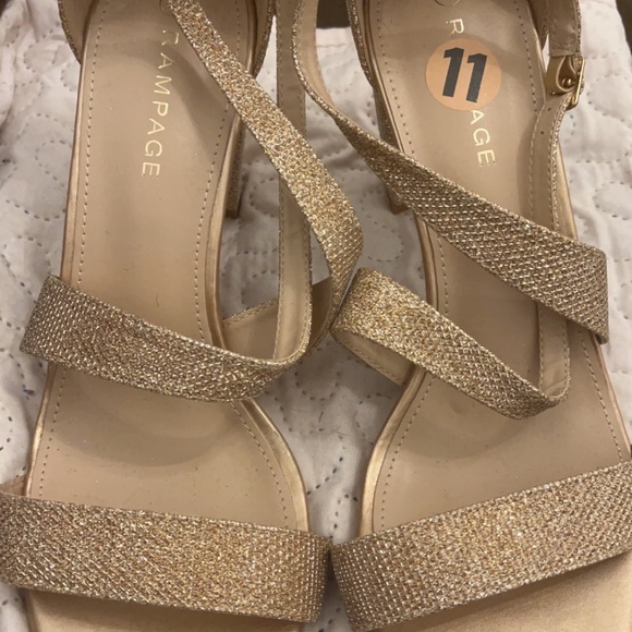 Size 11 shoes - Picture 3 of 9